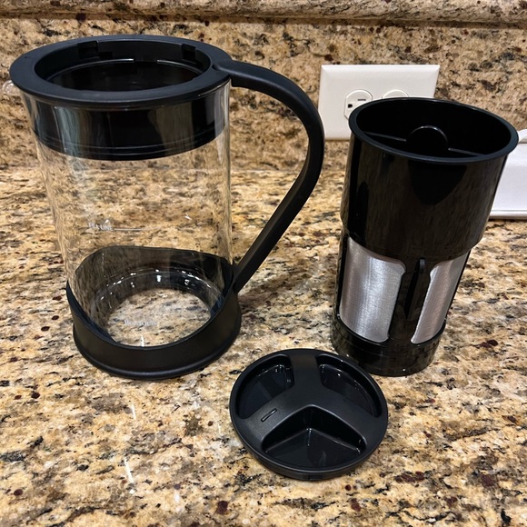 Bonjour Cold Brew Coffee Maker - Picture 2 of 3